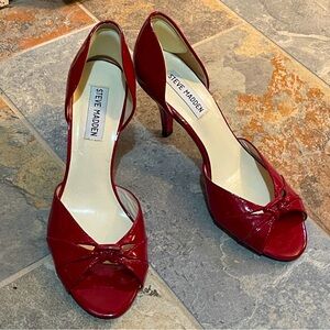 👠Beautiful Vivid Sangria Color Steve Madden Patent Heels!!!